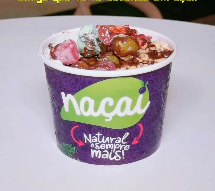 Copo de açaí Naçaí com complementos
