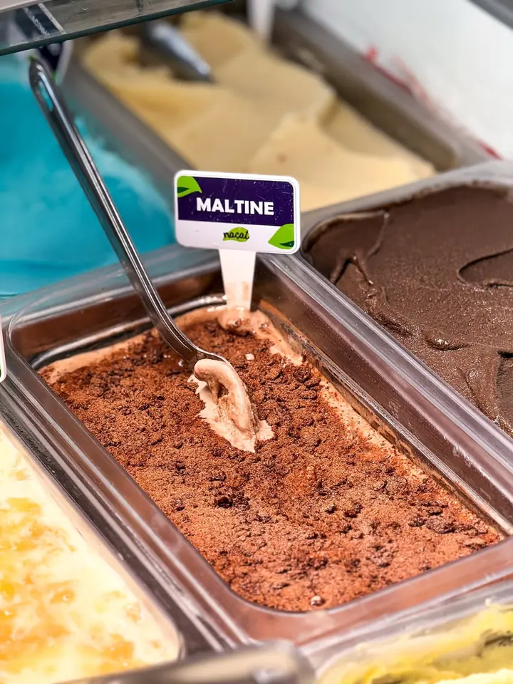 Sorvete de Maltine no self-service do Naçaí